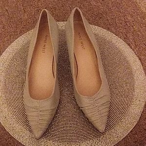 Ladies 2in. Grey leather work pumps